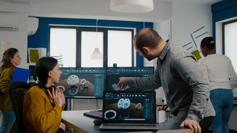 FSM vs. CMMS: What’s the Difference and Which One Do You Need?